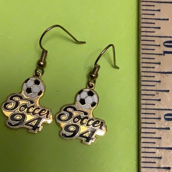 🌹Soccer '94 dangling earrings - Picture 3 of 3